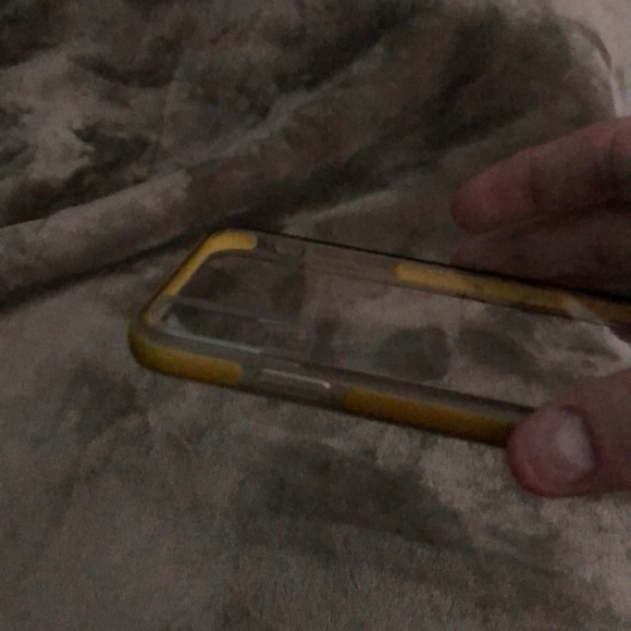 Clear iPhone XR phone case with yellow border - Picture 3 of 4